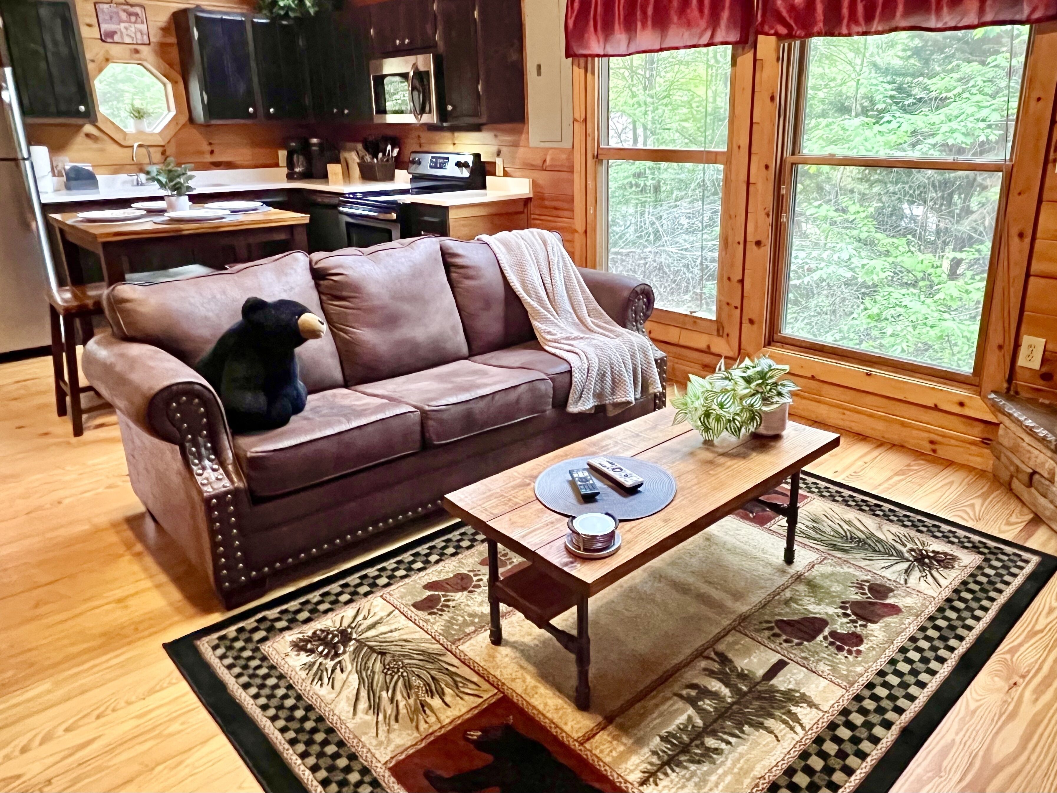 Pet friendly, updated cabin: hot tub, outdoor living, game loft, WiFi: sleeps 5!