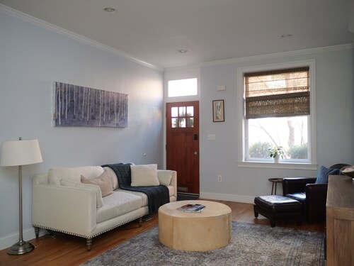 Lovely Home Near the Art Museum