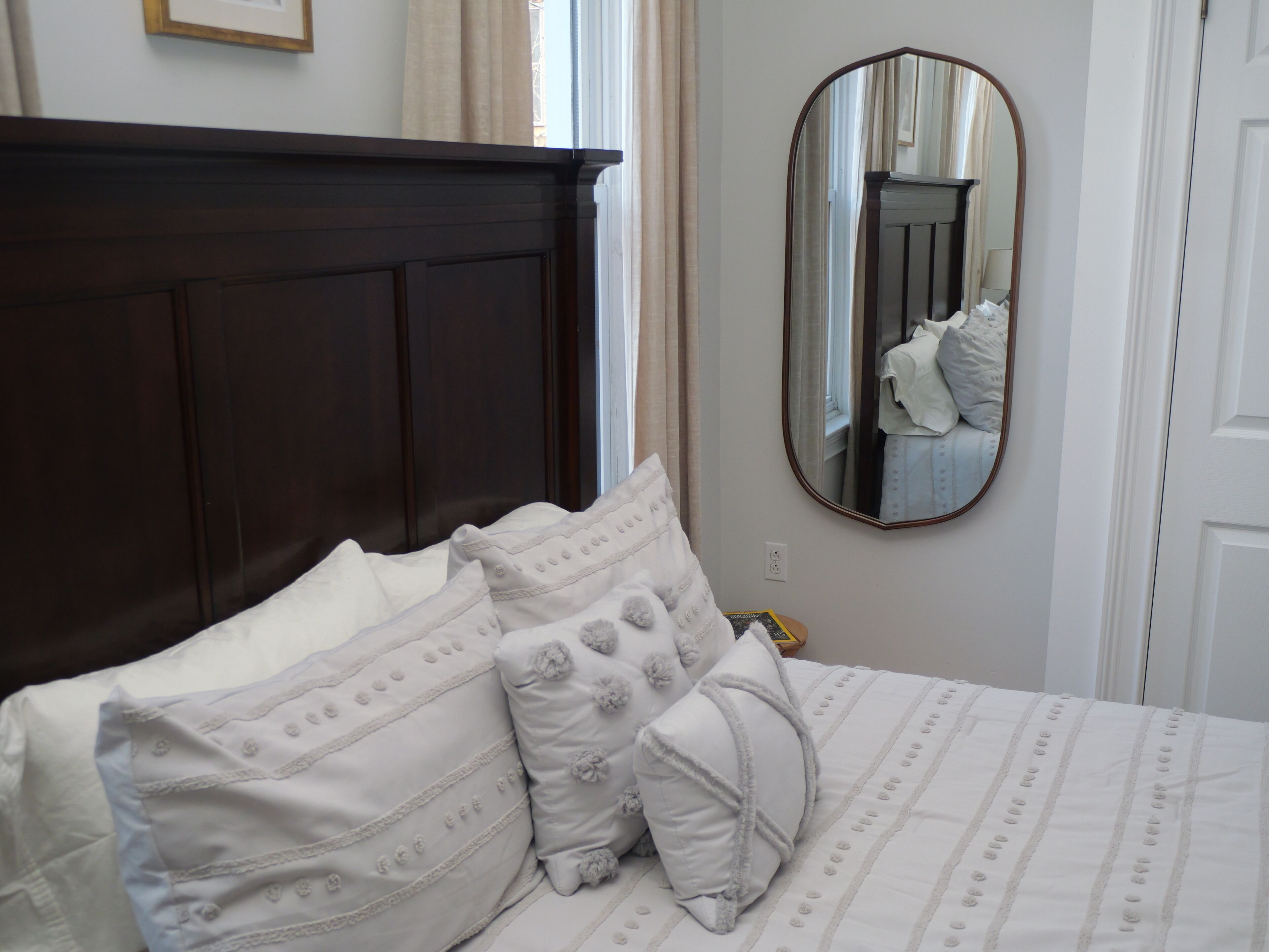 3 bedrooms, desk, iron/ironing board, travel crib