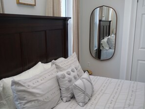 3 chambres, bureau, fer et planche à repasser, lit parapluie