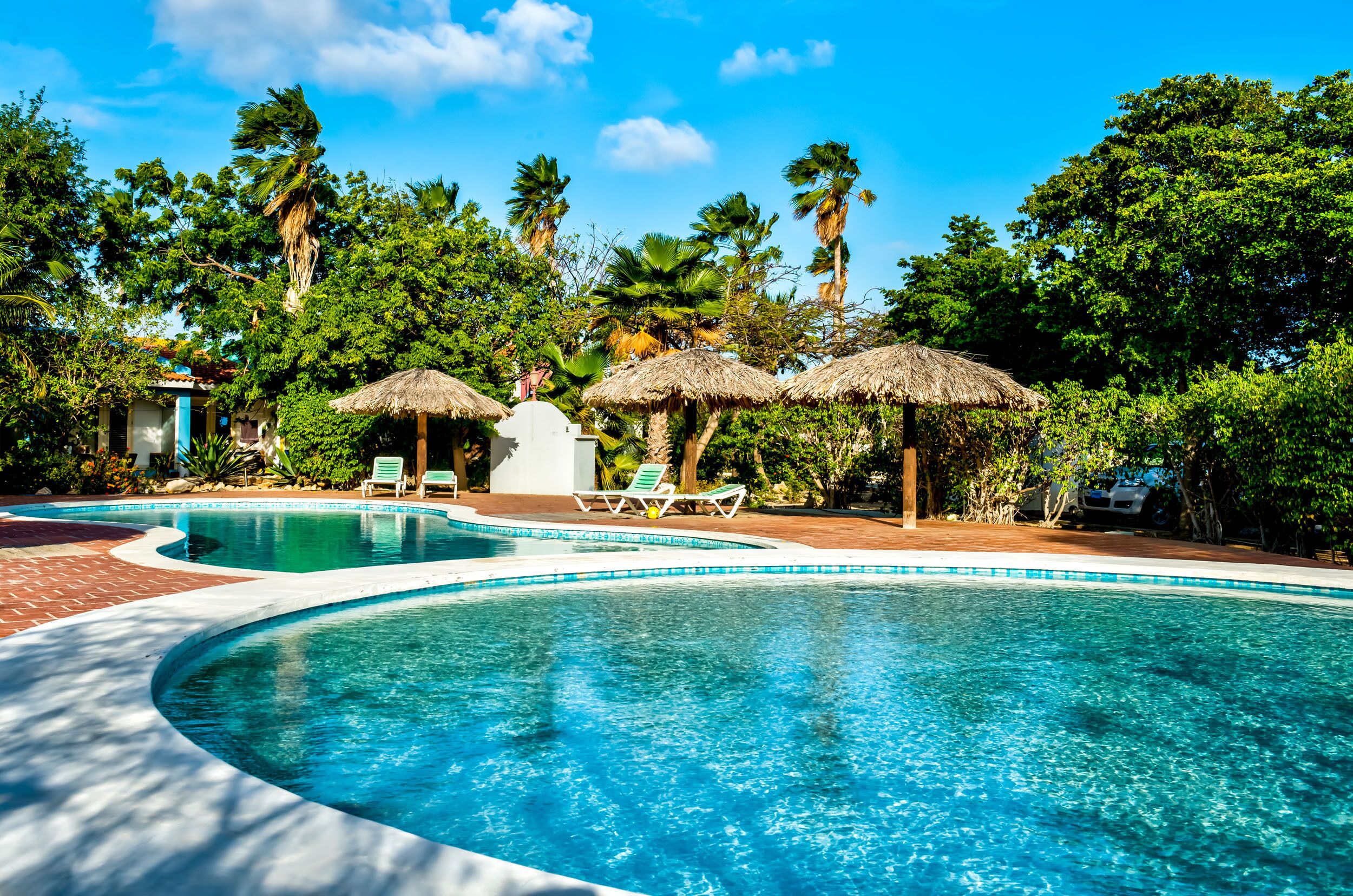 حمّام سباحة خارجي