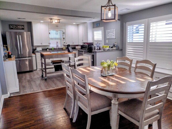 Dining - Beautiful and Spacious 1908 Modern Farmhouse (Shawnee)