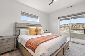 3 Schlafzimmer, Betten mit Memory-Foam-Matratzen, Bügeleisen/Bügelbrett