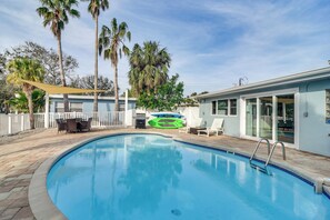 A heated pool - Pool, Swim Dock, Golf Cart! Ultimate Beach Retreat (Indian Rocks Beach)