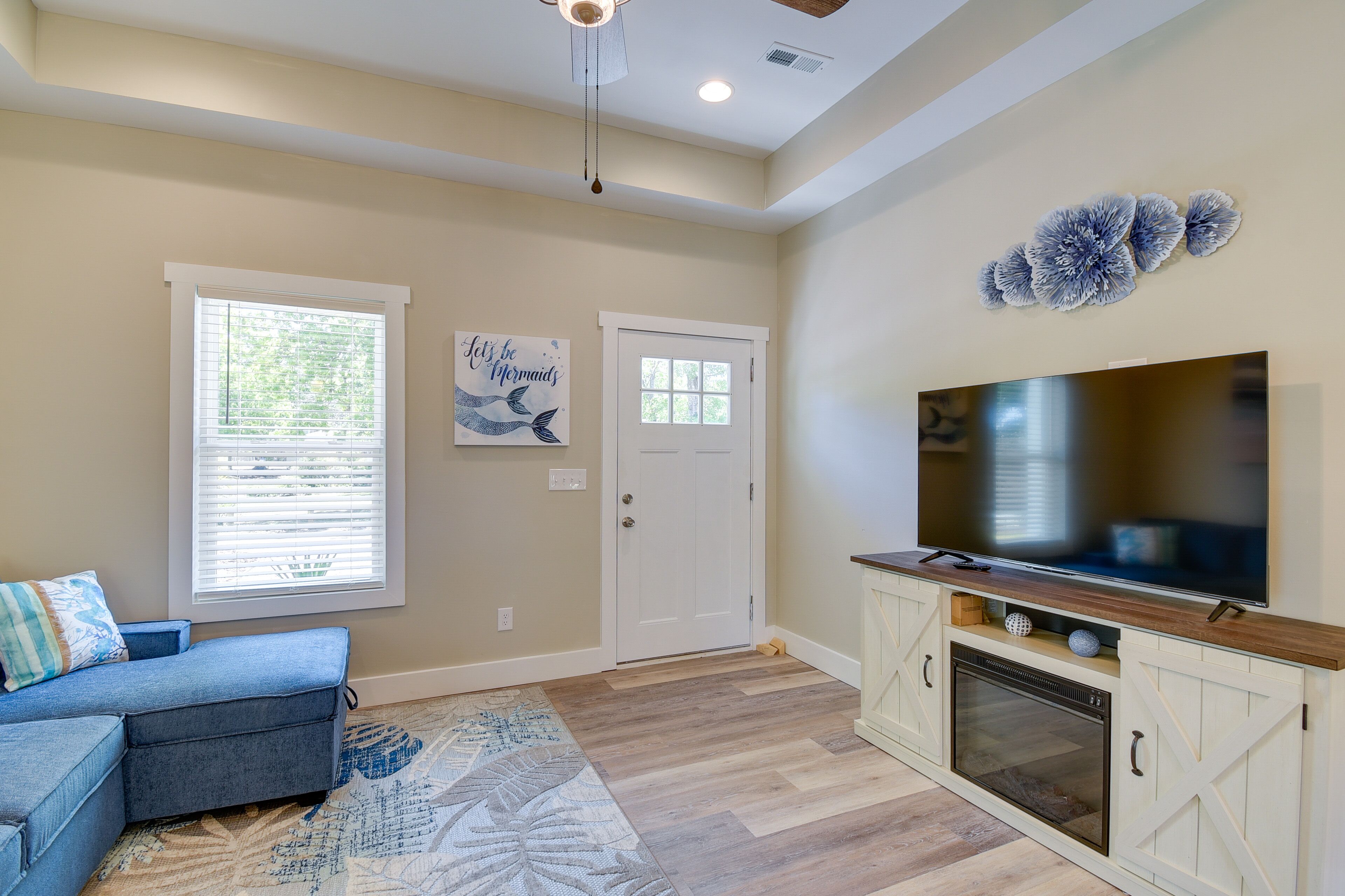 Charming Ocean Isle Beach Home ~ 1 Mi to Beach!