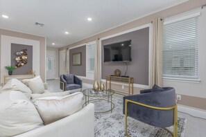 Smart-TV, Videospiele, Tischtennisplatte