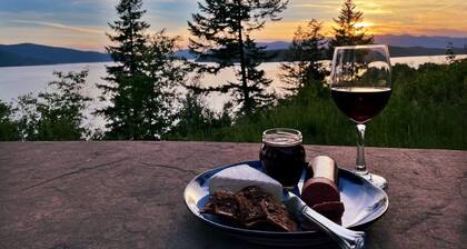 Spectacular Lake Views in the Mountains