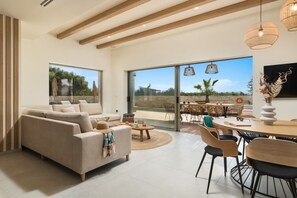 Smart TV, table tennis, books, stereo - New-build Villa Riza Chania private pool and Roofgarden with jacuzzi (Chania)