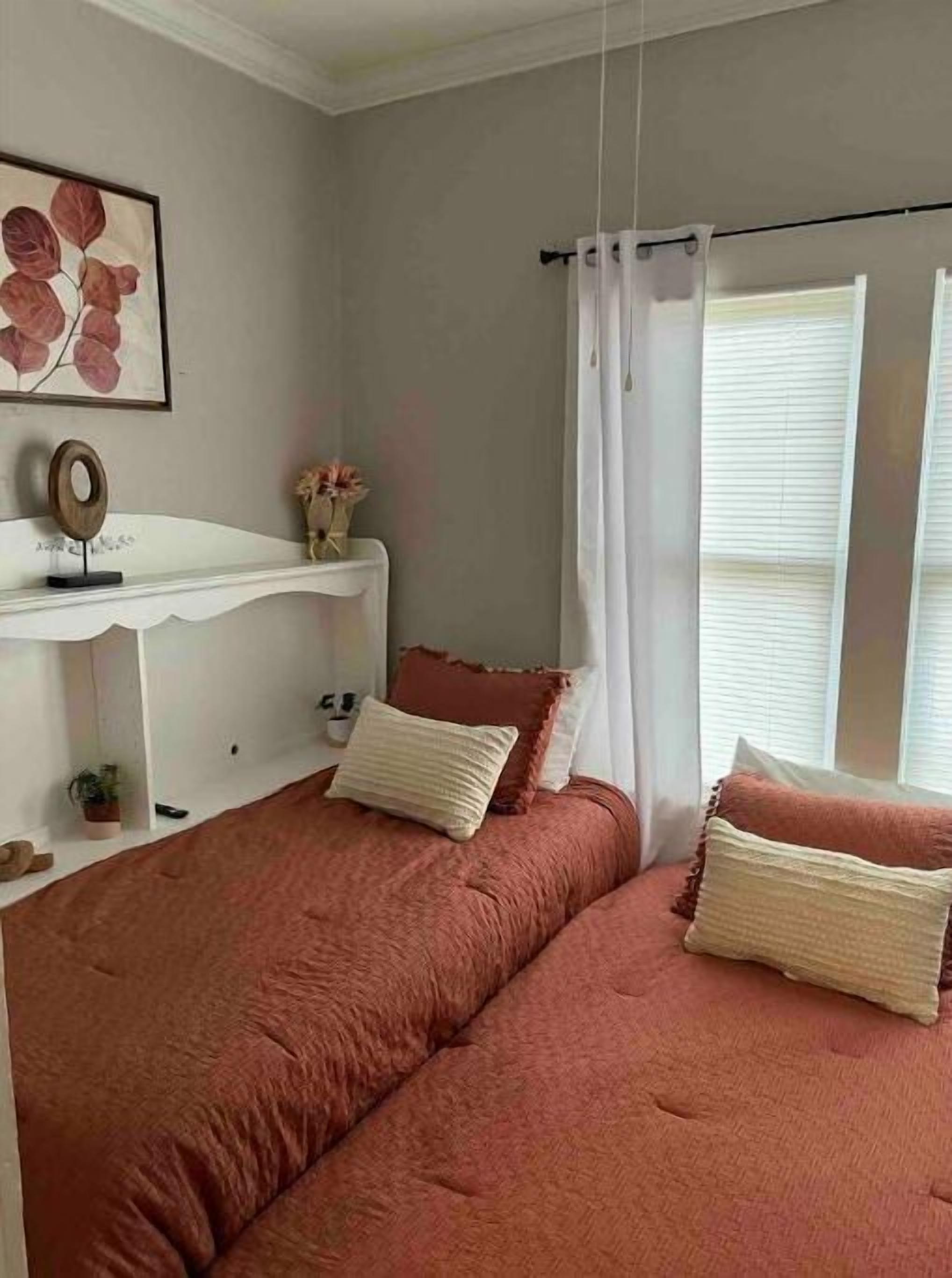 Charming stone home with Mountain Views