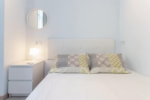 1 slaapkamer, een strijkplank/strijkijzer, gratis wifi, beddengoed