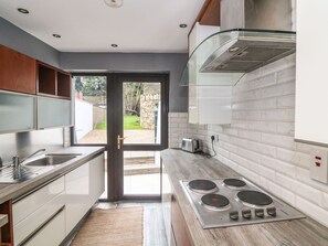 Dishwasher, cookware/dishes/utensils - 78 King Street (Wexford)