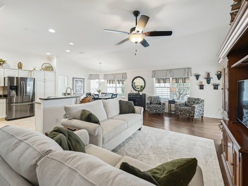 3/2 COURTYARD NEAR LAKE SUMTER AND POOLS!