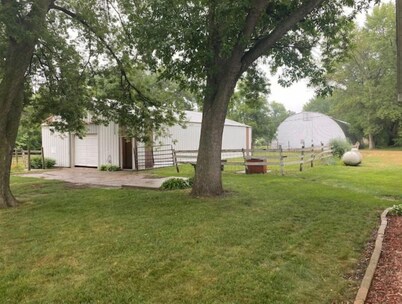 4.5 miles to Twin Lakes, small town, pets welcome