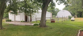 4.5 miles to Twin Lakes, small town, pets welcome