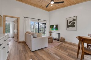 Smart TV - Onyx - Near Hocking Hills (Rockbridge)