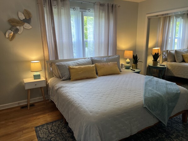 3 bedrooms, desk, travel crib, WiFi