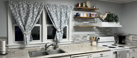 冰箱、微波炉、烤箱、炉灶