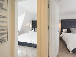 2 bedrooms, individually decorated, individually furnished, free WiFi - Fore Street House - Apartment 3 (Seaton)