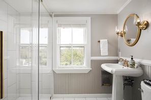 Bathtub, hair dryer, towels