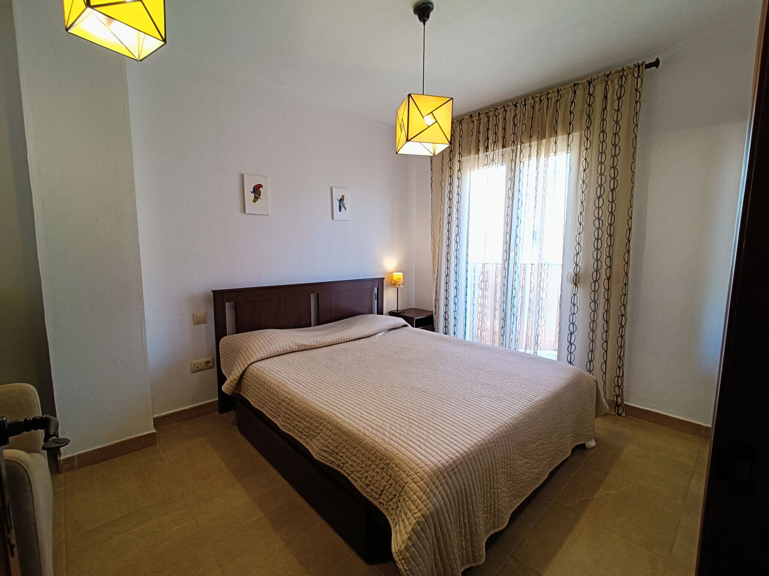 3 dormitorios, tabla de planchar con plancha, wifi gratis y ropa de cama
