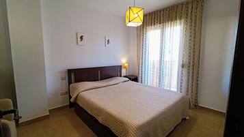3 dormitorios, tabla de planchar con plancha, wifi gratis y ropa de cama