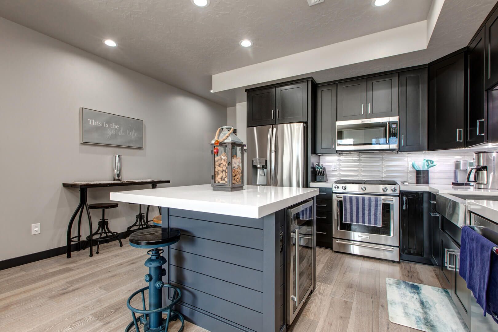 Silver Creek by Moose Mgmt.-New & Modern/Views!