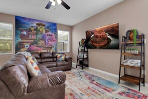 Smart TV, video games, ping pong - Casita - 5bdr Sleeps 13 - 15 minutes away from Disney! (Kissimmee)