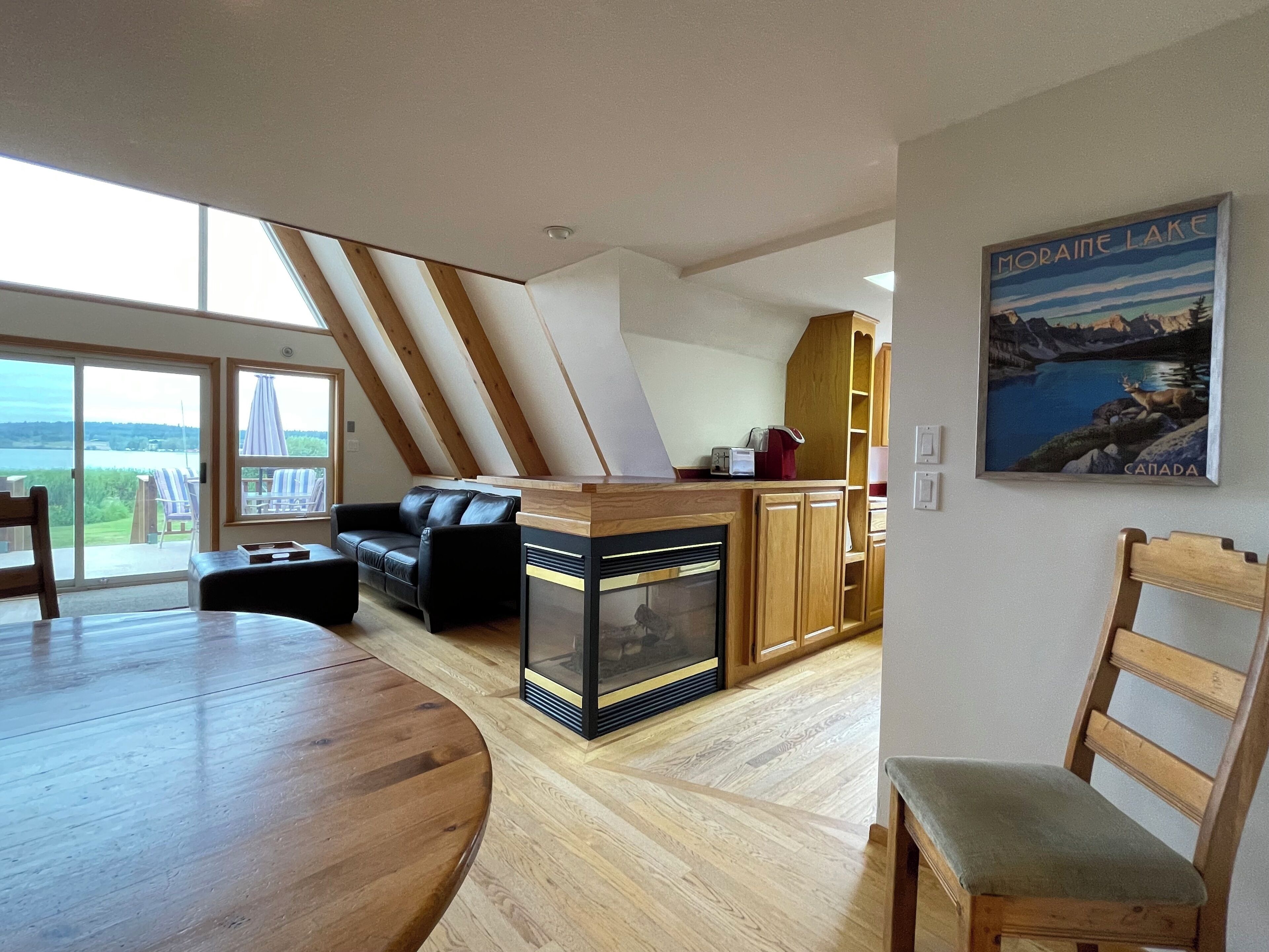 Lake front cottage - newly remodeled 