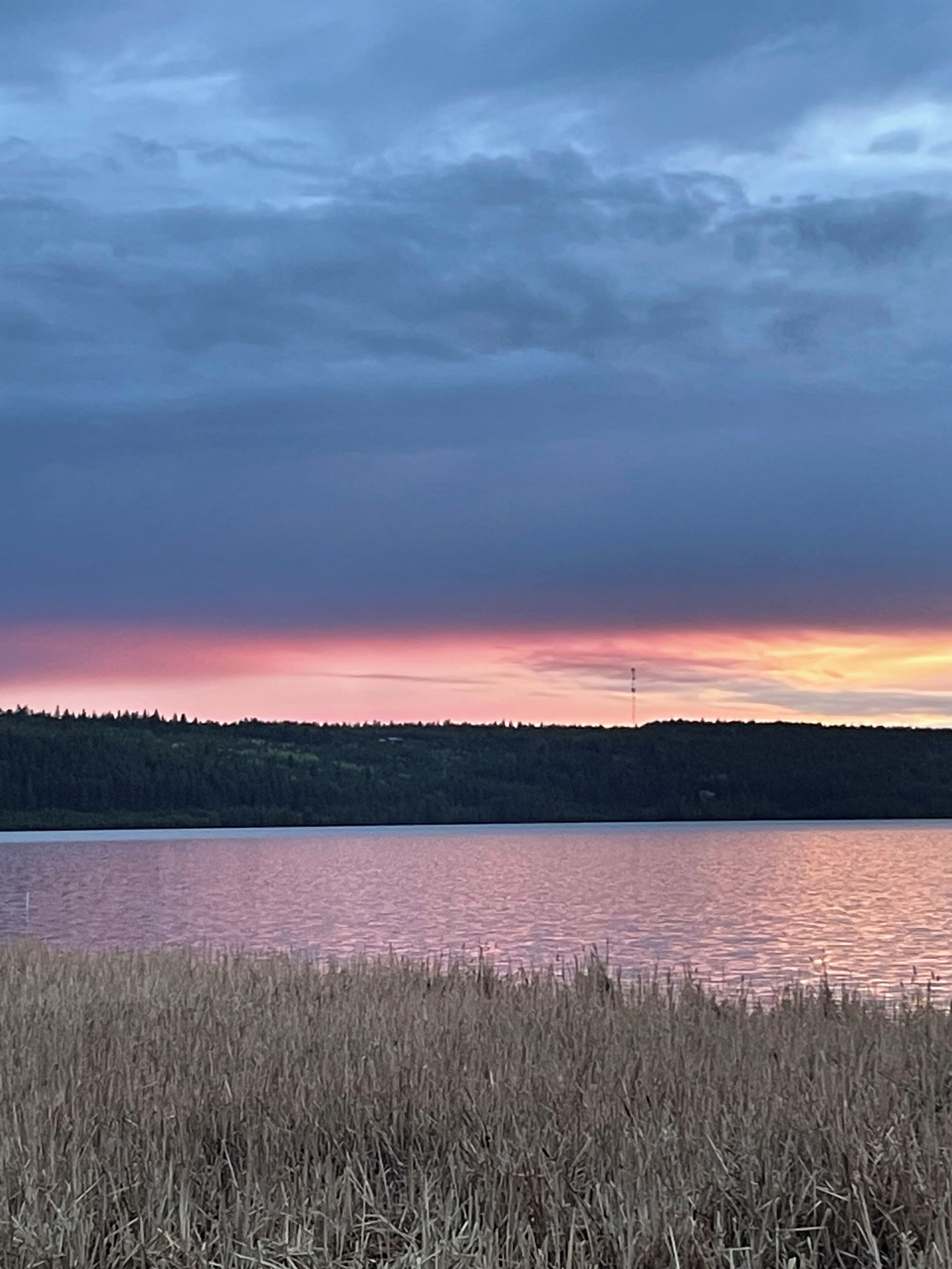 Lake front cottage - newly remodeled 