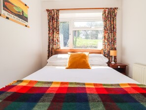 2 Schlafzimmer, individuell dekoriert, individuell eingerichtet