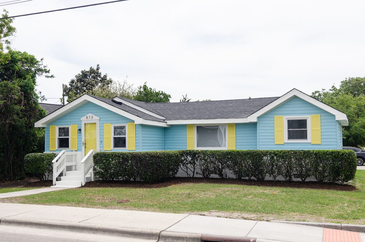 2 BR Pet Friendly Home w Fenced Yard!