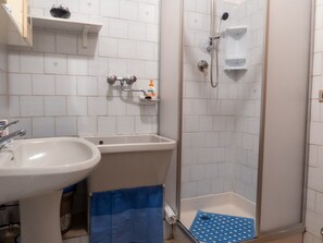 Dusche, Haartrockner, Bidet, Handtücher