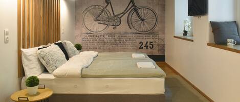 Grand Suite | Minibar, in-room safe, individually decorated, individually furnished