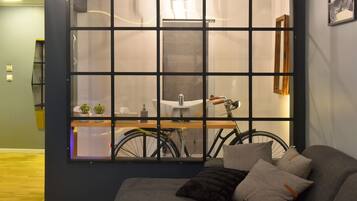 Grand-Suite | Wohnbereich | 80-cm-Flachbildfernseher mit Digitalempfang, Fernseher, Netflix