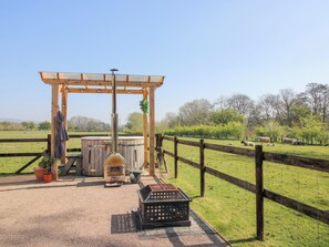 Property grounds - Balwen Shepherd's Hut (Montgomery)
