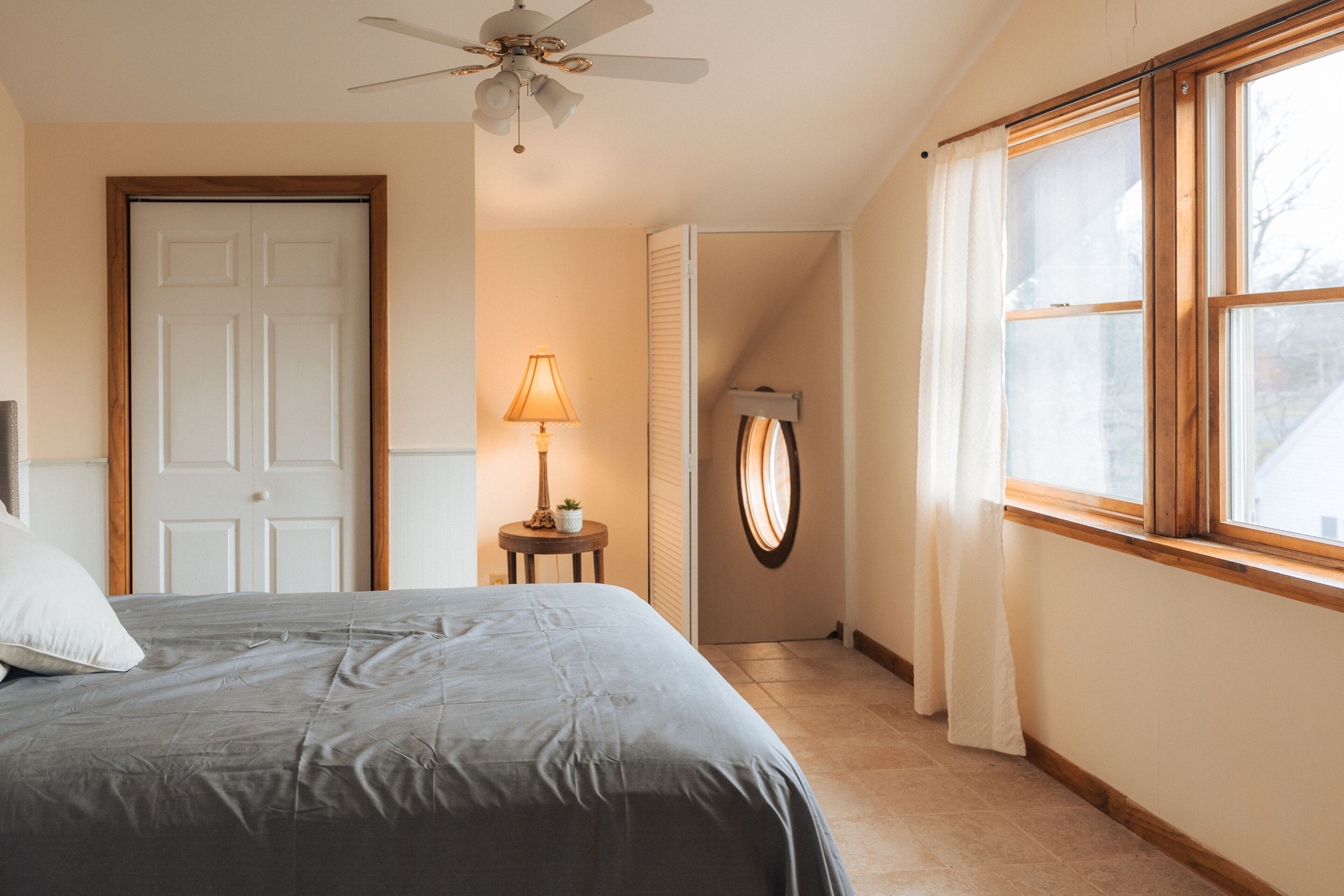 6 habitaciones, escritorio, tabla de planchar con plancha y wifi gratis 