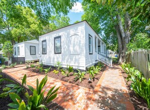 Exterior - Quiet Cottage in the Heart of Downtown (Charleston)