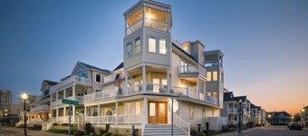 Icon Playce: Beachfront with 360 rooftop