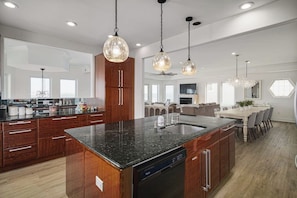 Fridge, microwave, oven, stovetop - Icon Playce: Beachfront with 360 rooftop (Atlantic City)