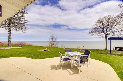 Waterfront Algoma Vacation Rental on Lake Michigan