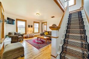 TV, books - Snowmobiling Hub! Mackinaw City Home 3 Mi to Beach (Mackinaw City)