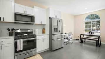 Microonde, forno, piano cottura, lavastoviglie