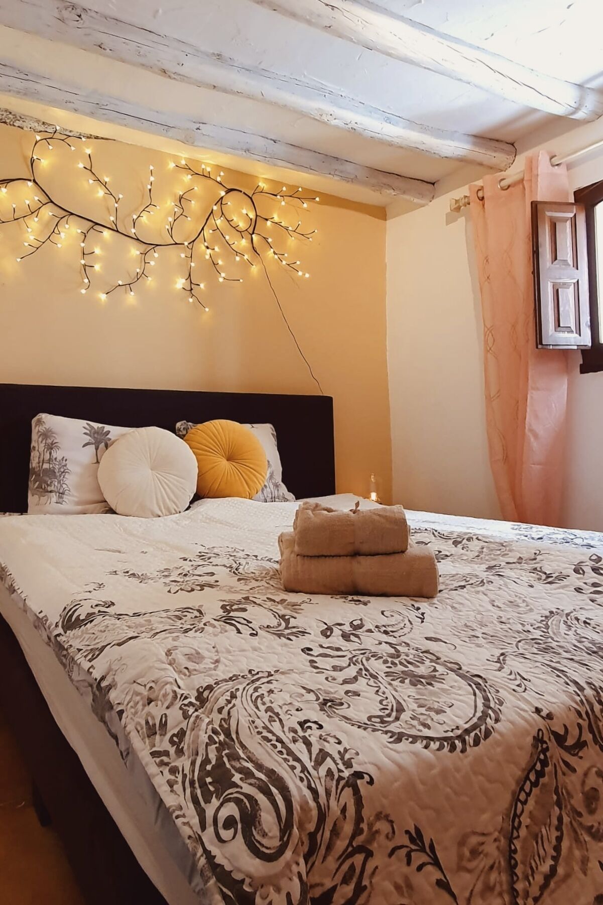 Design-Apartment | Betten mit Memory-Foam-Matratzen, Zimmersafe, individuell dekoriert