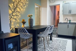 Deluxe Apartment | Living area | 43-inch Smart TV with digital channels, TV, Netflix - El sueño de Andalucia (Huercal-Overa)