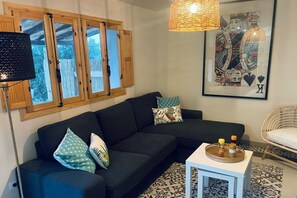 Deluxe Apartment | Living area | 43-inch Smart TV with digital channels, TV, Netflix - El sueño de Andalucia (Huercal-Overa)