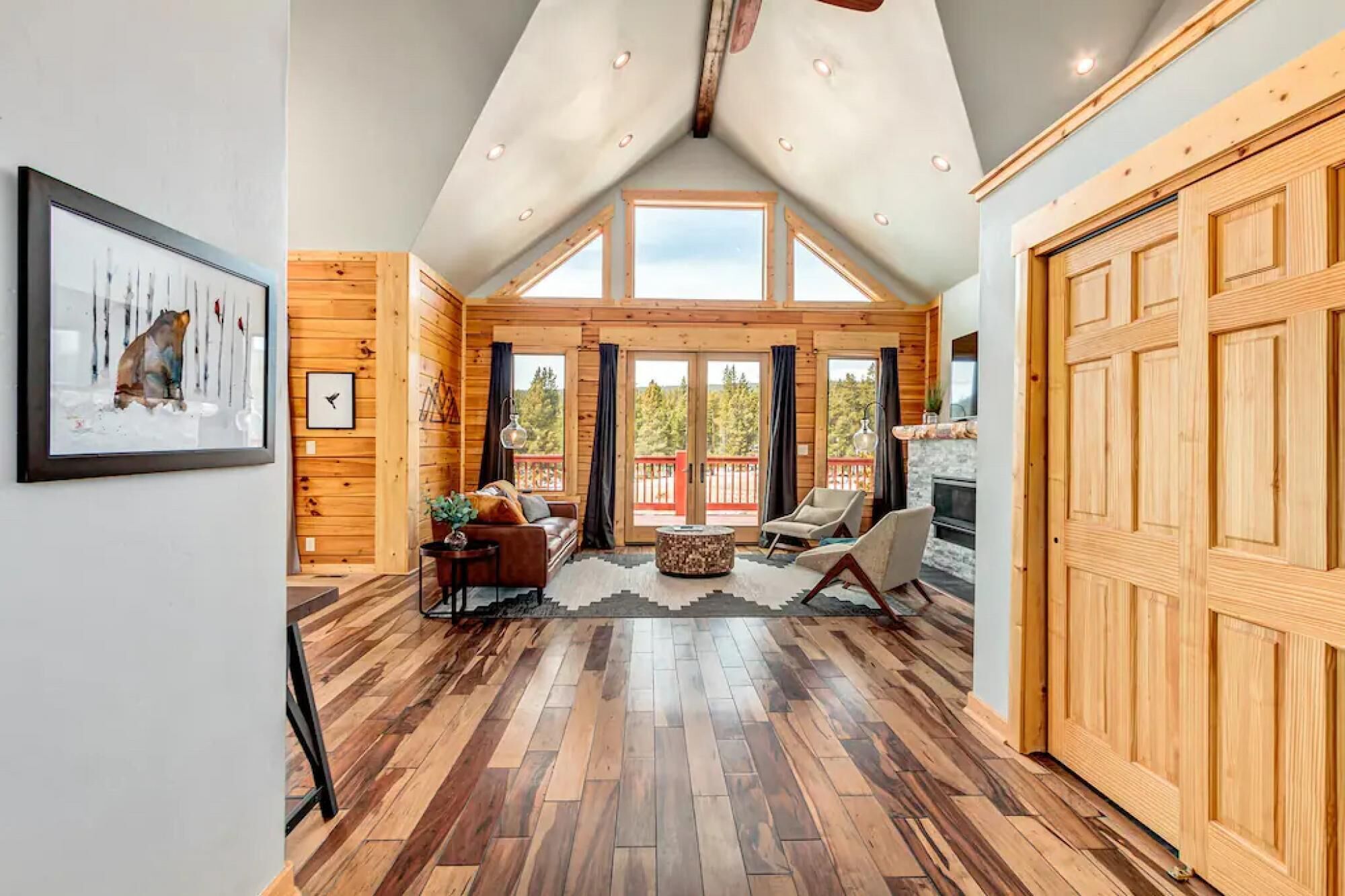 Four Seasons Lodge Views of 3 Peaks Hot Tub Immaculate 2 Year old Home