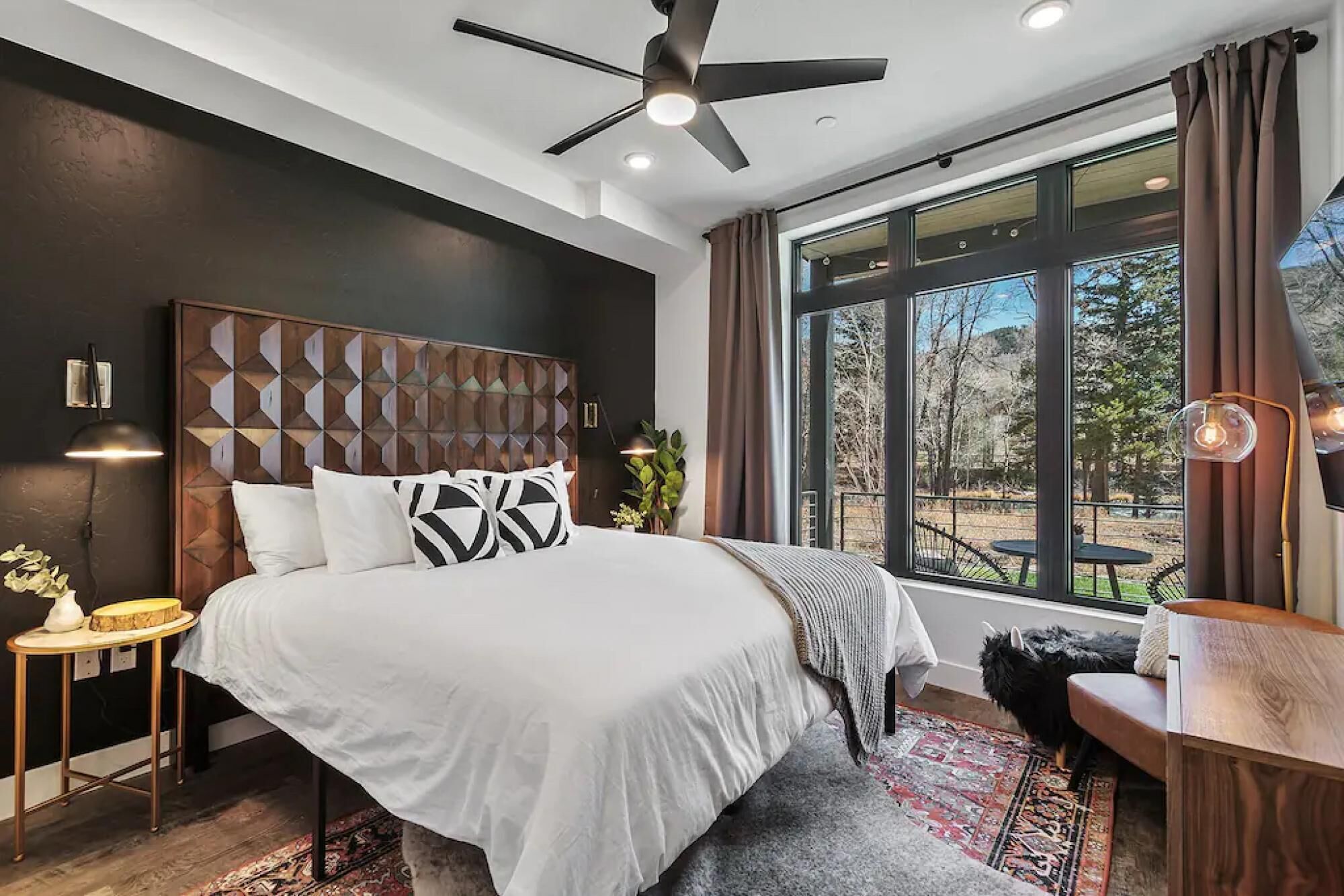 New Luxury Condo River View Sounds Patio Hot Tub