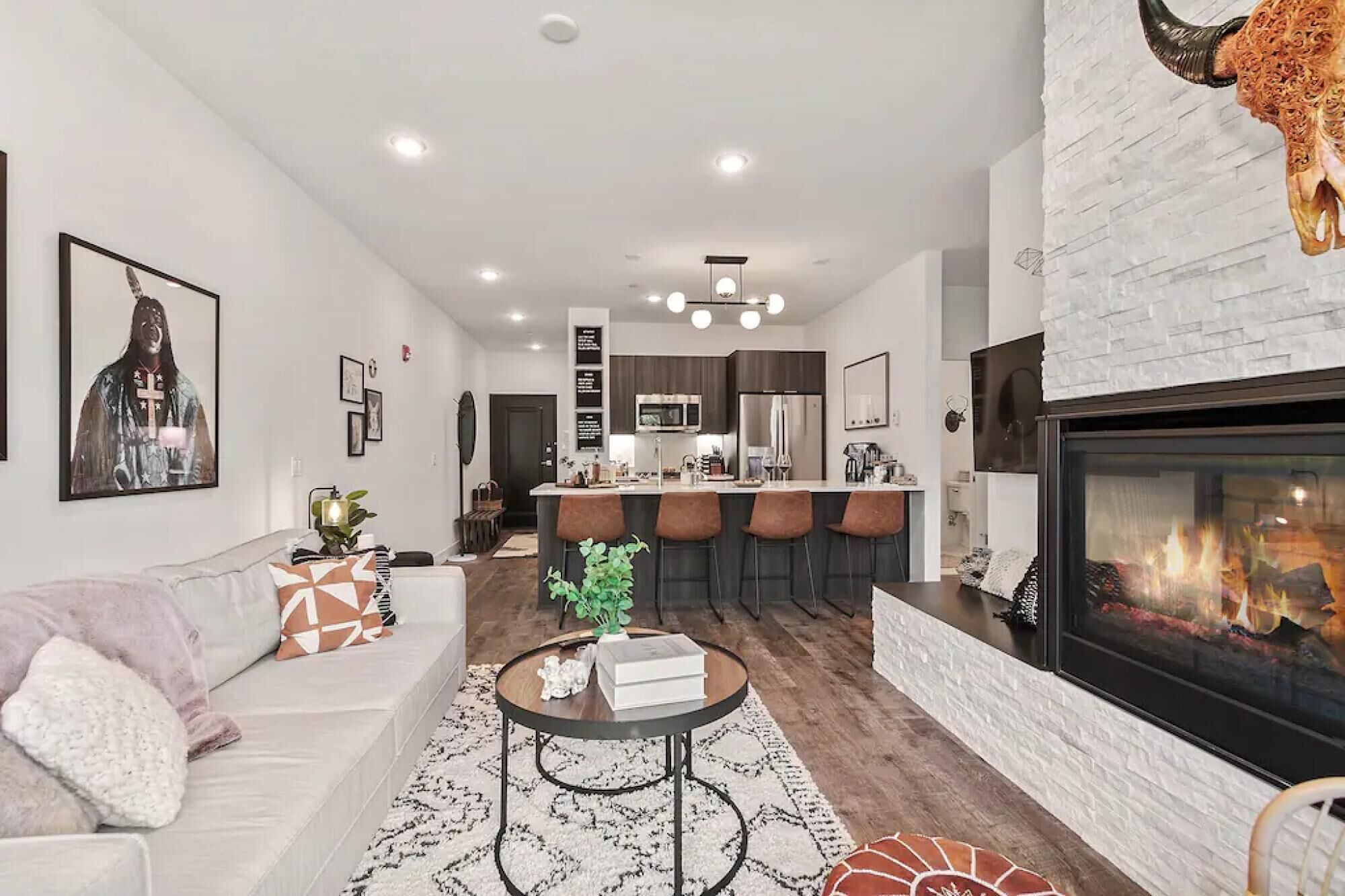 New Luxury Condo River View Sounds Patio Hot Tub