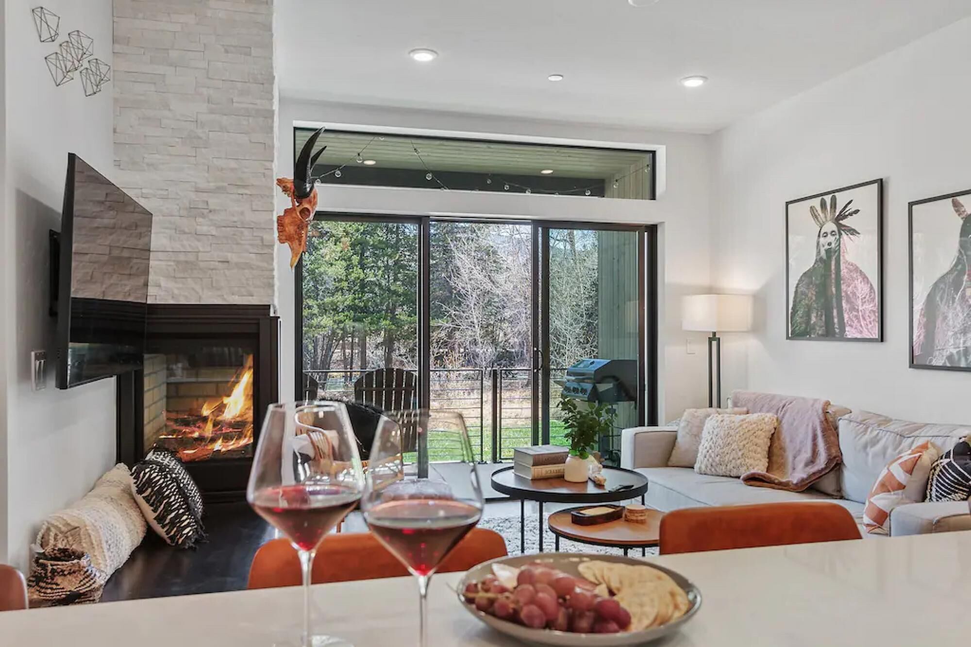 New Luxury Condo River View Sounds Patio Hot Tub