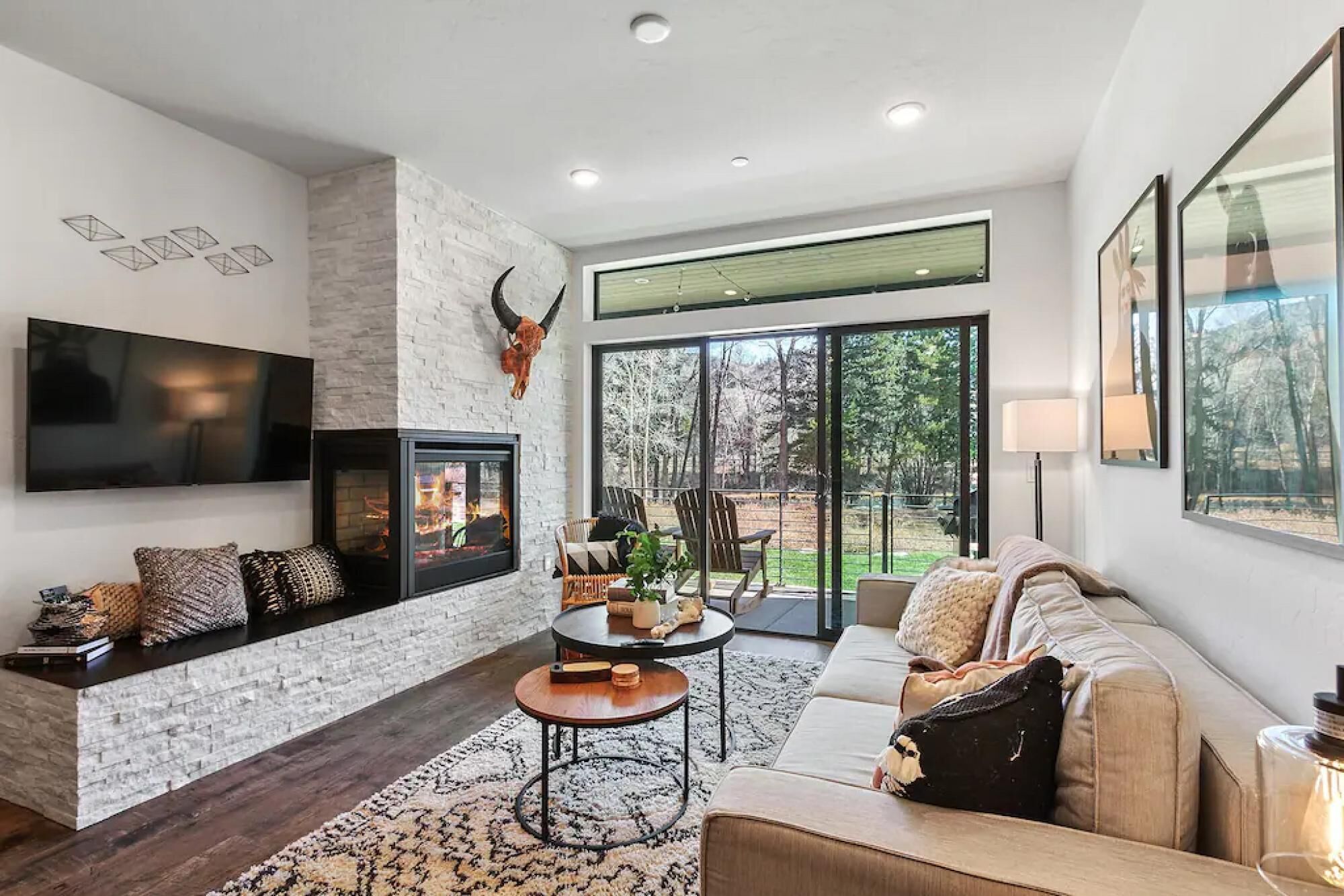 New Luxury Condo River View Sounds Patio Hot Tub